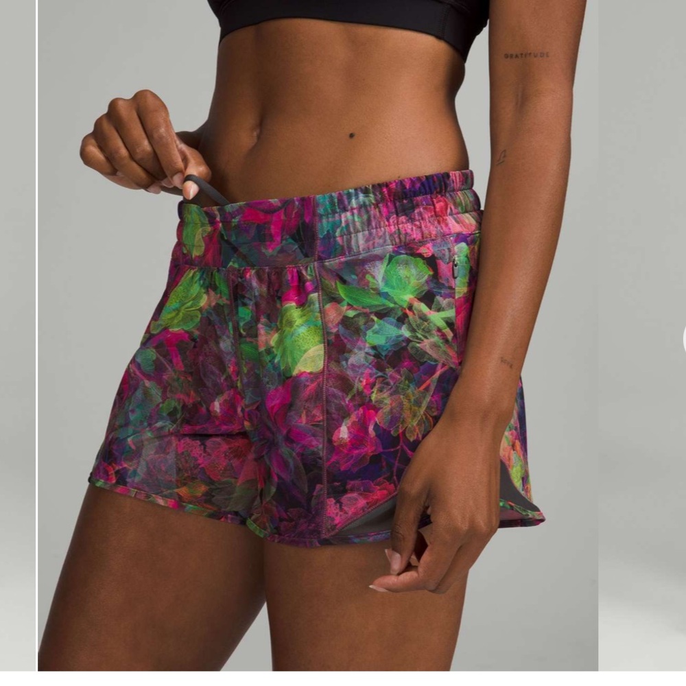 Lululemon Hotty Hot Low-Rise Lined Short 4" Vivid Floral Tone Multi Grey